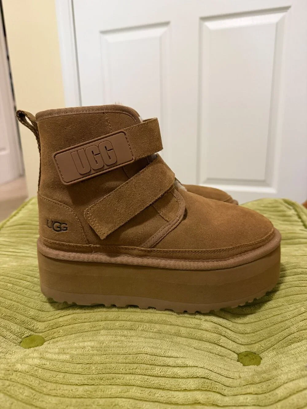 UGG Neumel Suede Platform Ankle Boots Size 6